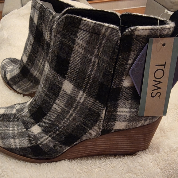 Tom's Clare Plaid Wedge Ankle Boots - Black and Gray - Picture 3 of 3